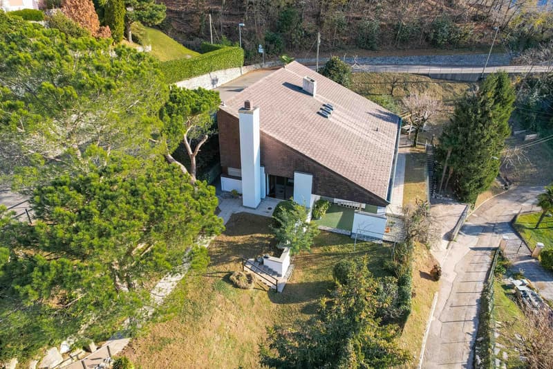 Villa with large garden and open view in Morbio Superiore (1)