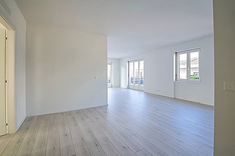 Grand 4.5 pièces complètement rénové à Chiasso (1)
