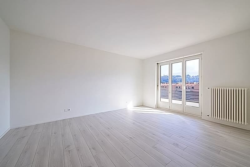 Grand 4.5 pièces complètement rénové à Chiasso (2)
