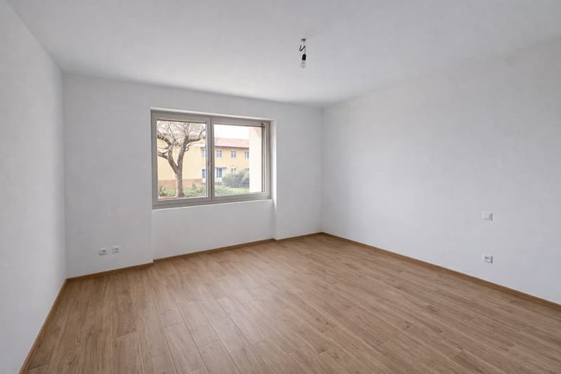 Neue 3.5-Zimmer-Wohnung mit Seeblick und Garten in Massagno (3)
