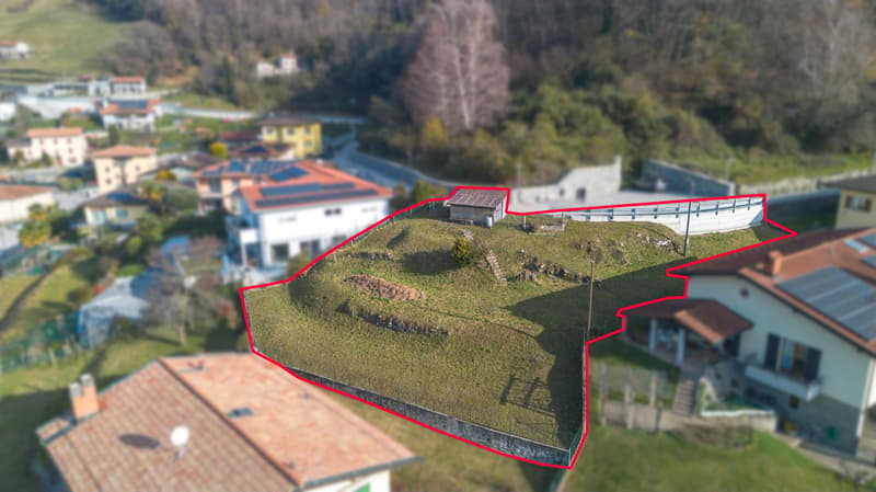Bauland in Caneggio mit offener Aussicht auf das Tal (2)