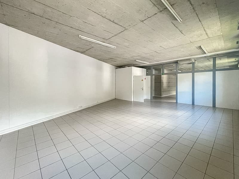 Grande locale uso ufficio a Mezzovico (4)