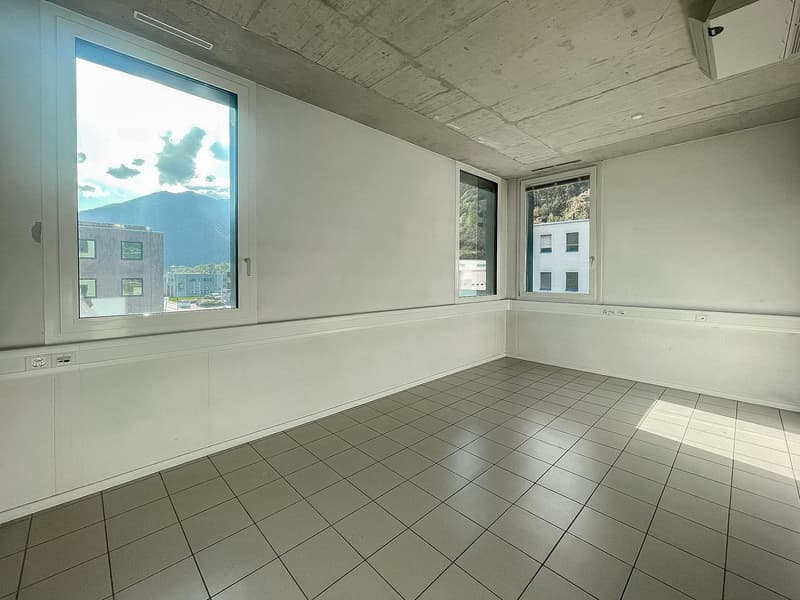 Grande locale uso ufficio a Mezzovico (2)