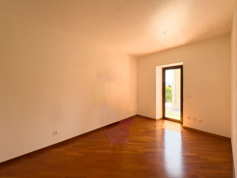 Haus mit zwei Wohnungen und Seeblick renoviert (3)