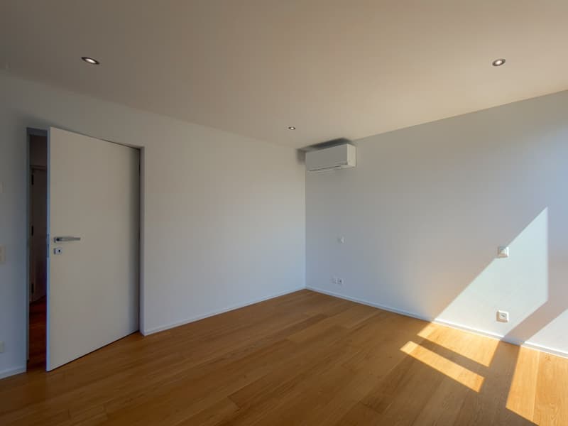 Modern attic with lake view in Locarno (6)