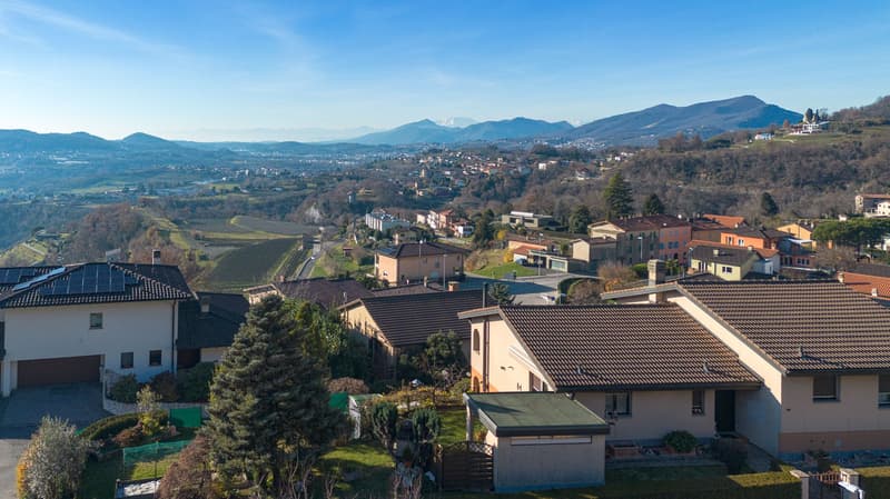 Casa unifamiliare con giardino a Morbio Superiore (7)