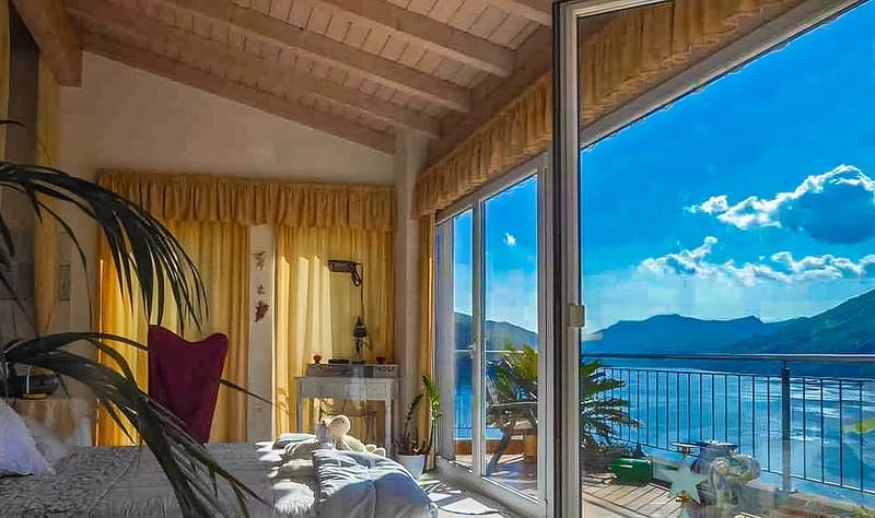 Villa in Reihe mit herrlicher Seesicht in Bissone (2)