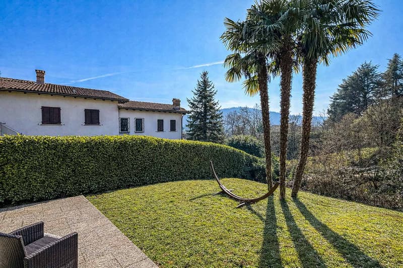 Casa con giardino a Stabio (10)