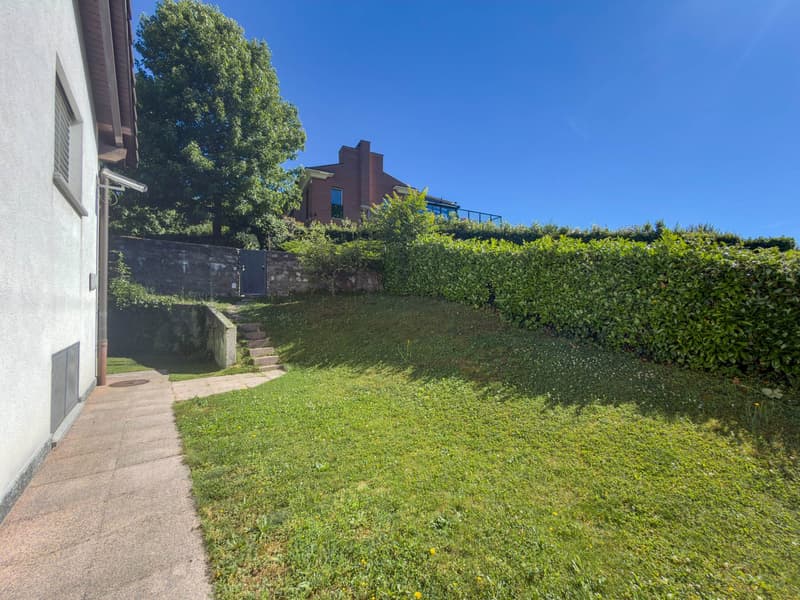 Casa unifamiliare con grande giardino a Gentilino (3)