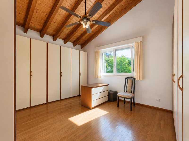 Casa unifamiliare con grande giardino a Gentilino (11)