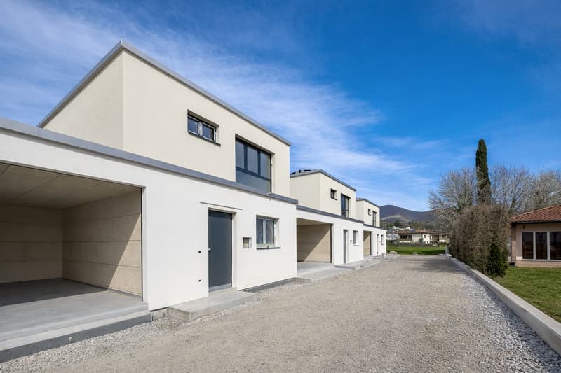 Newly built villa in Stabio (1)