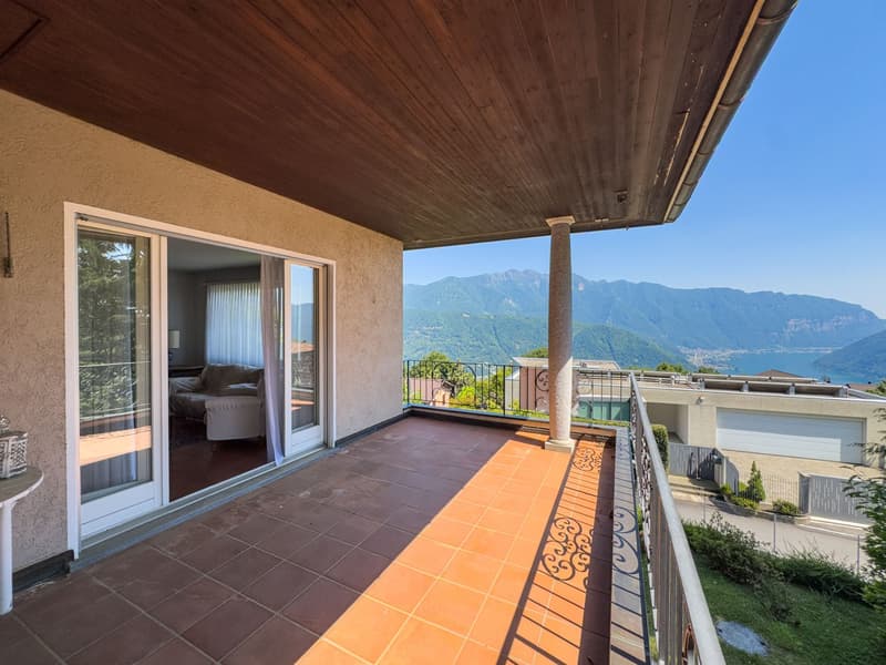 Villa mit Garten und offener Aussicht auf den Luganer Golf in Carona (10)