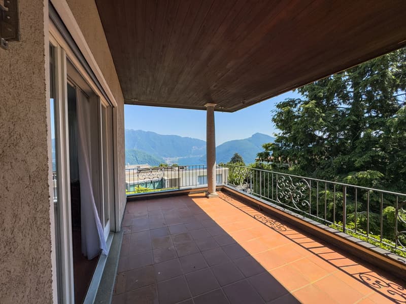 Villa mit Garten und offener Aussicht auf den Luganer Golf in Carona (11)