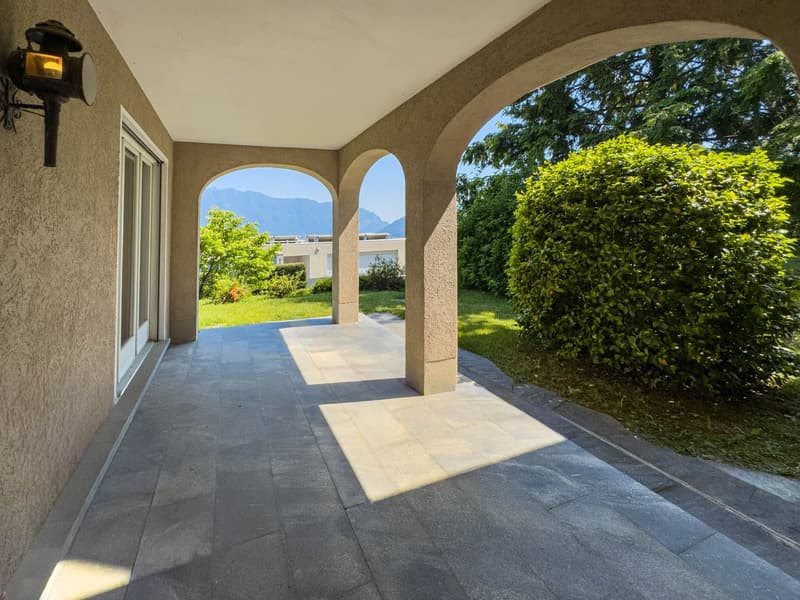 Villa mit Garten und offener Aussicht auf den Luganer Golf in Carona (1)