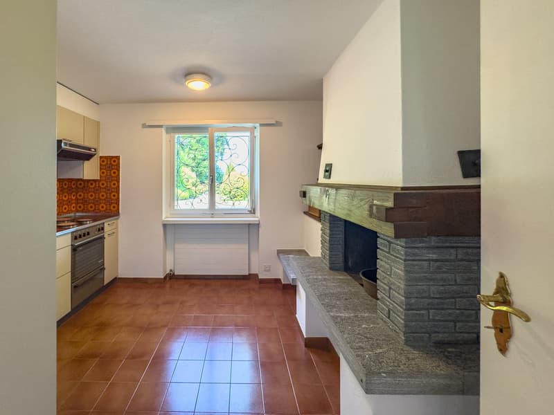 Villa mit Garten und offener Aussicht auf den Luganer Golf in Carona (3)
