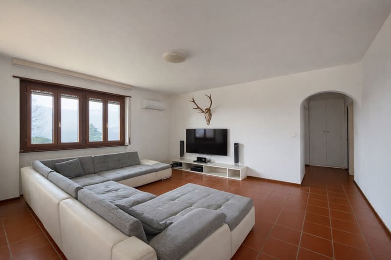 Casa bifamiliare a Vezia (2)