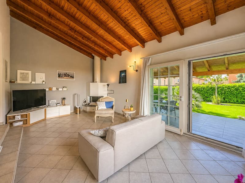 Casa unifamiliare con giardino a Stabio (1)