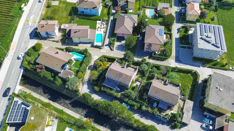 Spaziosa casa gemella con giardino a Melano (11)