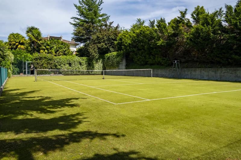 Villa con magnifico parco e campo da tennis (8)