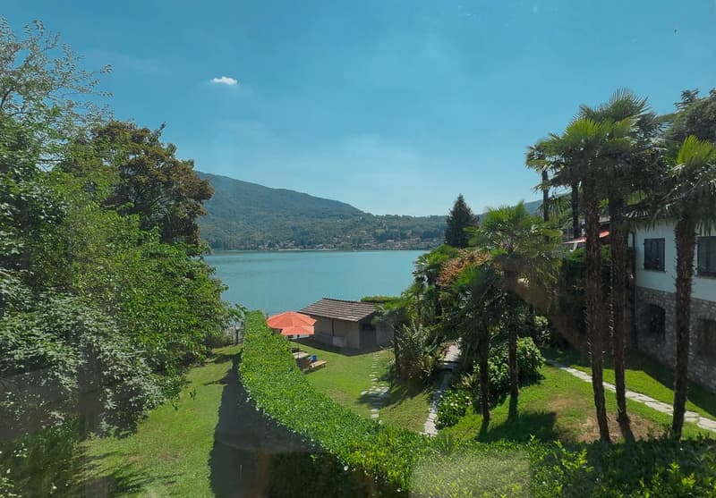 Casa sul lago a Caslano con pontile privato (1)