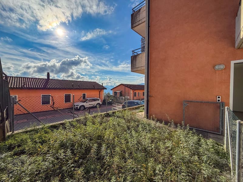 Moderno appartamento 2.5 locali con giardino a Vernate (4)