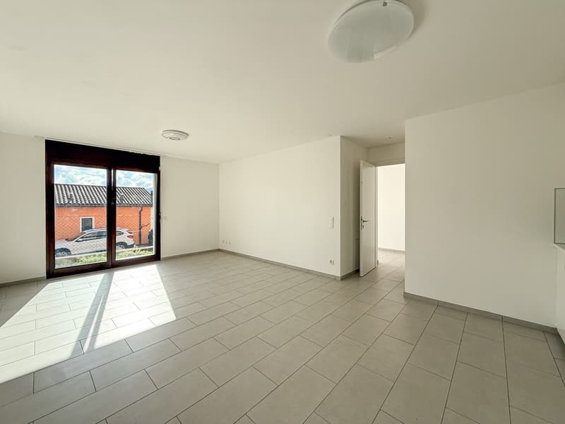 Moderno appartamento 2.5 locali con giardino a Vernate (1)