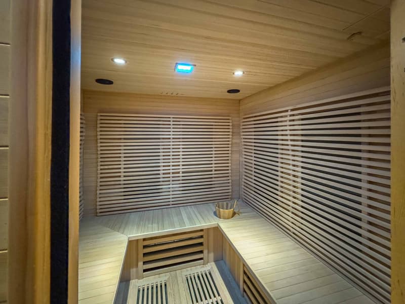 Moderna villa con piscina interna a Collina d’Oro (10)
