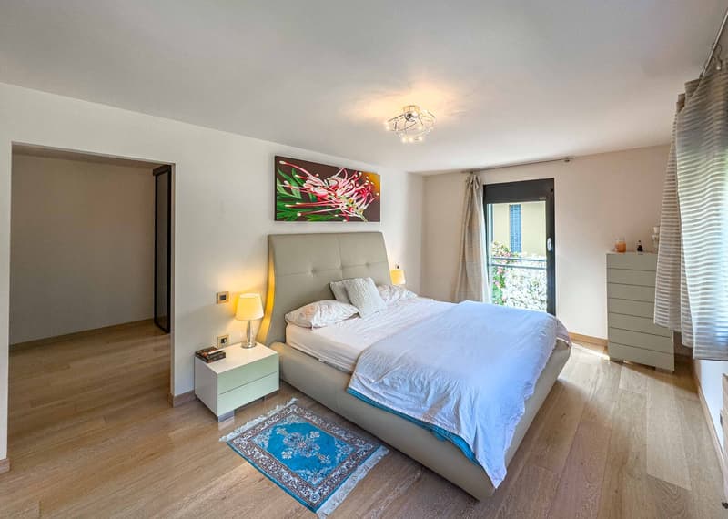 Moderna villa con piscina interna a Collina d’Oro (6)