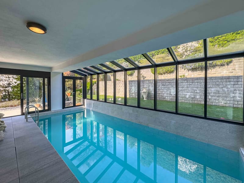Moderna villa con piscina interna a Collina d’Oro (4)