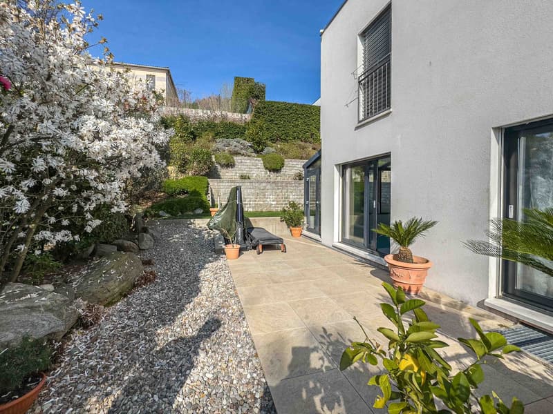 Moderna villa con piscina interna a Collina d’Oro (5)