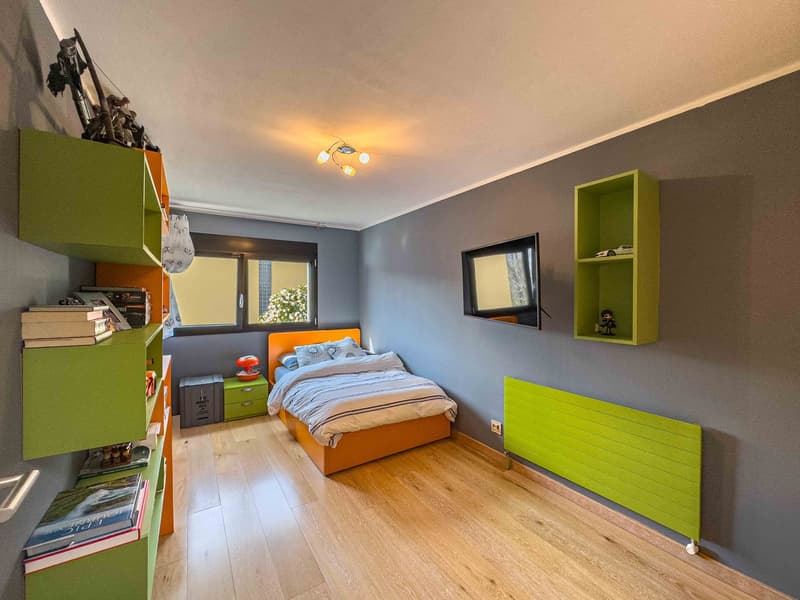 Moderna villa con piscina interna a Collina d’Oro (11)