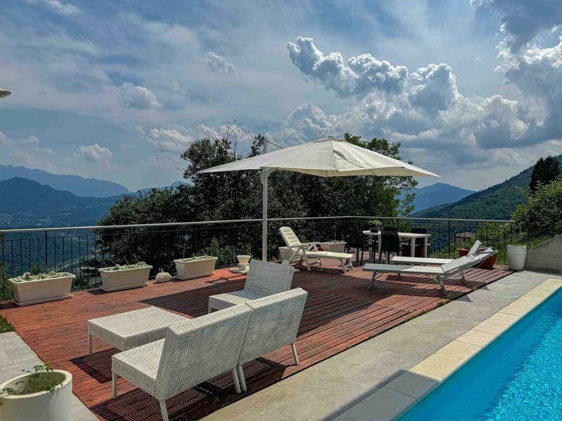Prestigiosa villa vista lago con piscina a Cademario (8)