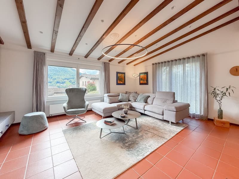 Elegante casa con giardino a Collina d’Oro (1)