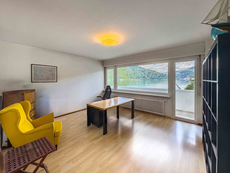 Villa direttamente sul lago con posti barca privati (8)