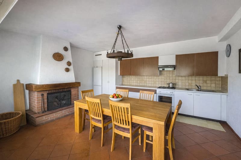 Villa direttamente sul lago con posti barca privati (10)