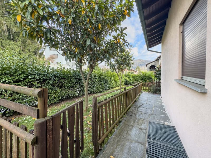 Casa con tre appartamenti vista lago a Ponte Tresa (7)