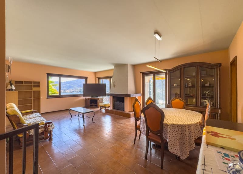 Casa con tre appartamenti vista lago a Ponte Tresa (2)