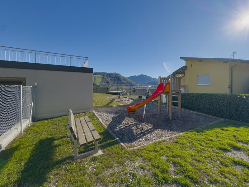 Moderna casa contigua con giardino ad Agno (10)