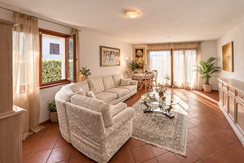 Casa con giardino a Stabio (1)