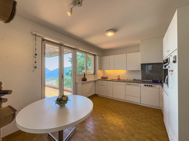 Villa con giardino e vista aperta sul golfo di Lugano a Carona (6)