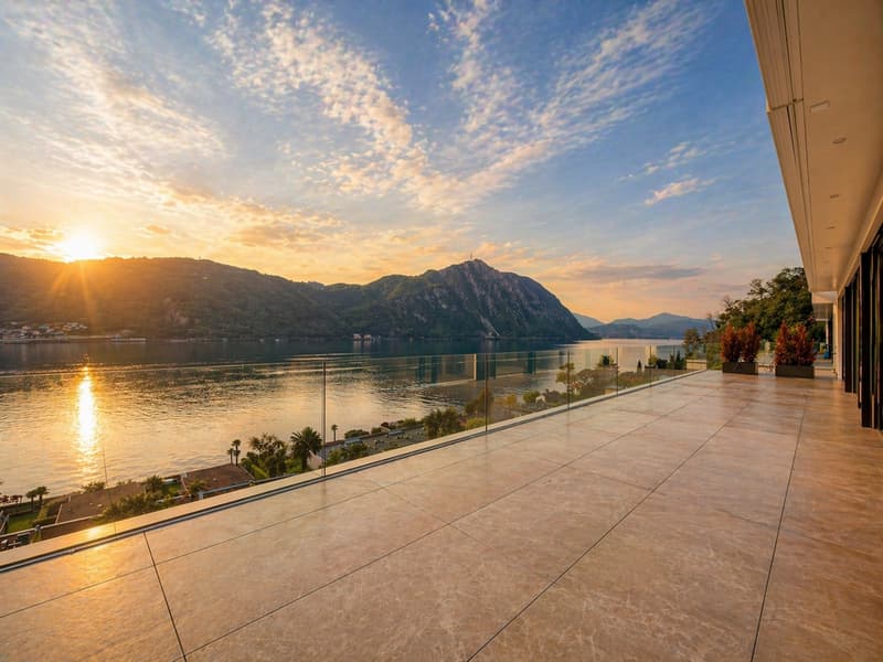 Ampio attico con magnifica terrazza vista lago a Bissone (1)
