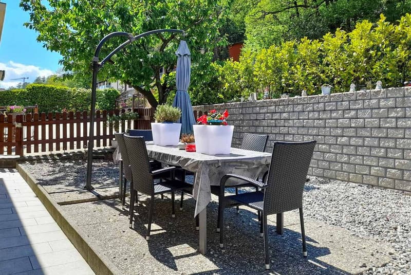Casa bifamiliare con giardino a Canobbio (10)