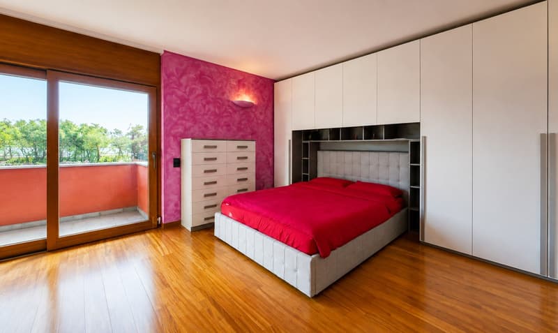 Casa unifamiliare con giardino e piscina (3)