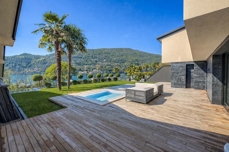 Splendida villa di lusso vista lago con piscina e darsena (1)