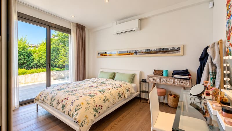 Elegante e prestigioso appartamento con giardino a Porza (8)
