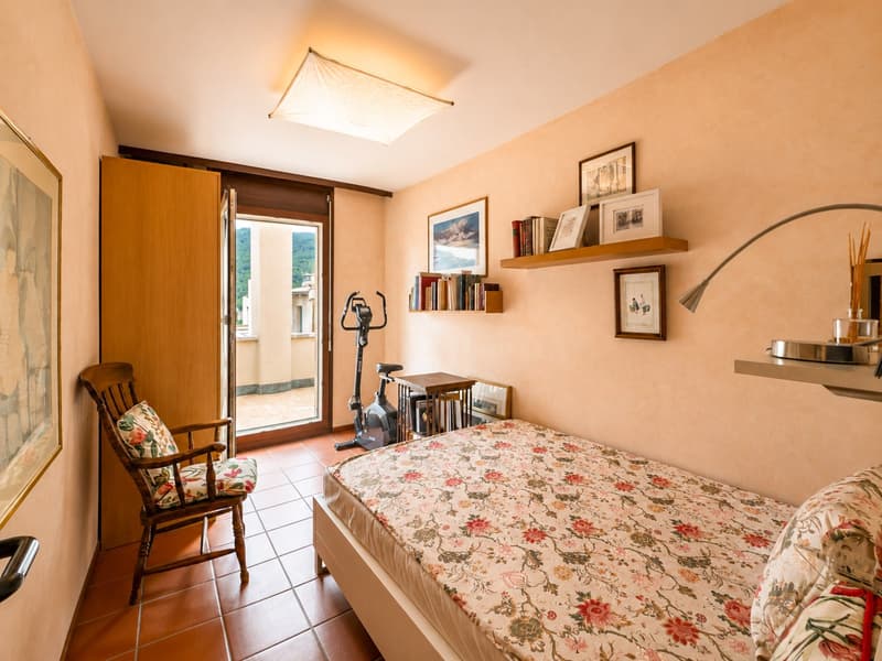Villetta a schiera di testa con vista aperta a Vezia (6)