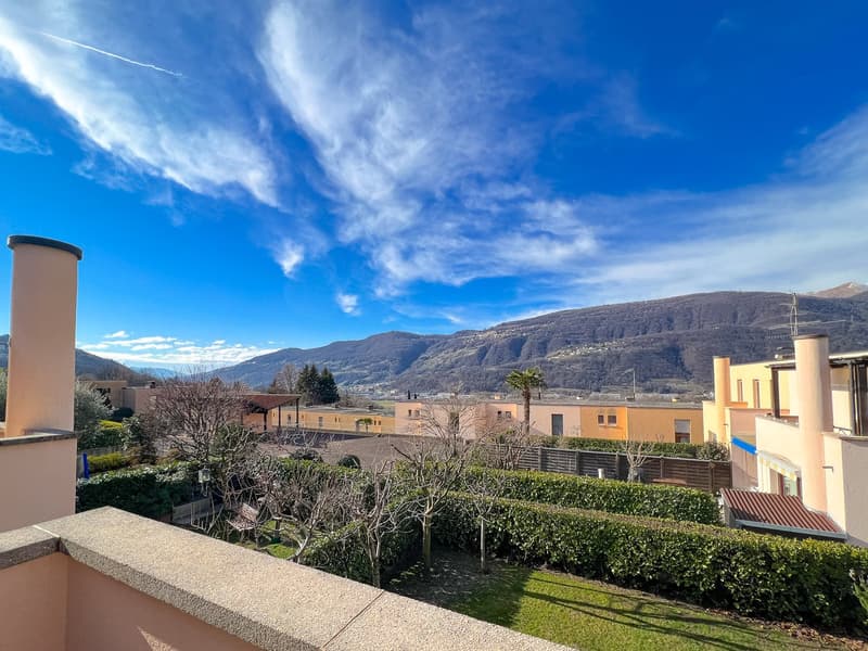 Villetta a schiera di testa con vista aperta a Vezia (10)