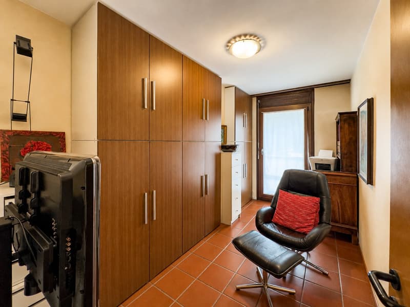 Villetta a schiera di testa con vista aperta a Vezia (7)