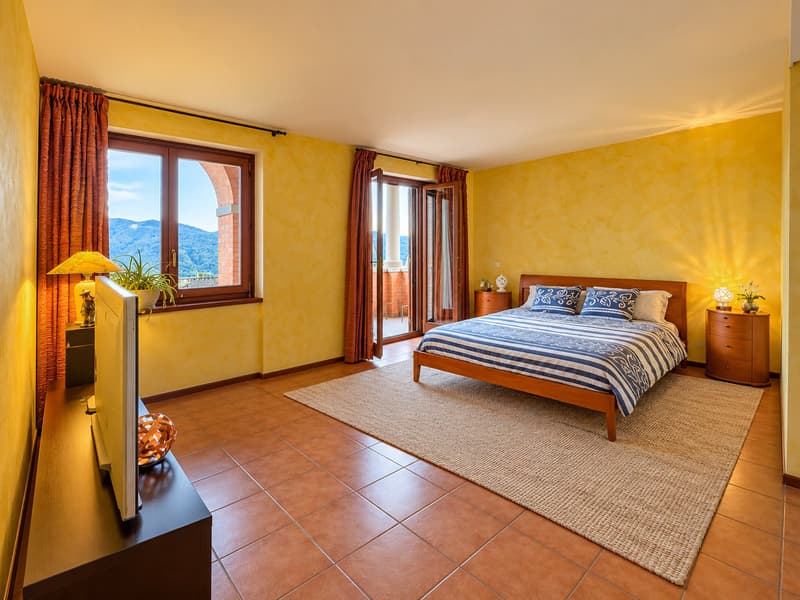 Villa con ampio giardino a Vacallo (10)