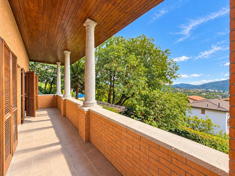 Villa con ampio giardino a Vacallo (18)
